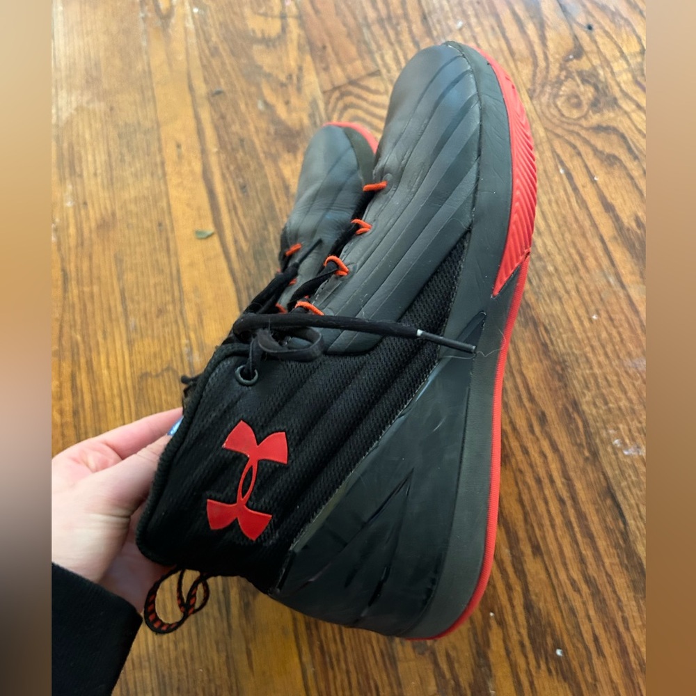 Black and read under armour basketball shoes